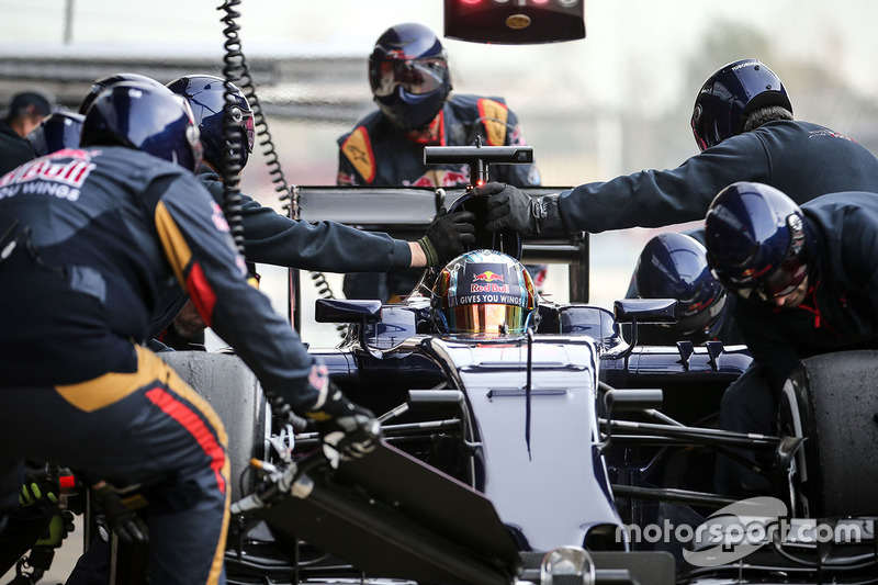 Carlos Sainz Jr., Scuderia Toro Rosso STR11