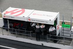 Haas F1 Team pitmuur