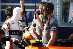 Stoffel Vandoorne, McLaren, on the grid