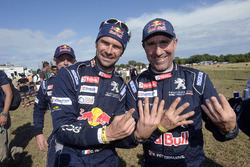 Stéphane Peterhansel en Cyril Despres, Peugeot Sport vieren Stéphane's dertiende overwinning