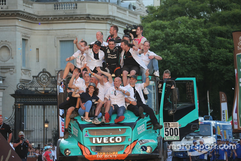 #500 Team De Rooy, IVECO: Gerard De Rooy, Moi Torrallardona, Darek Rodewald mit dem Team