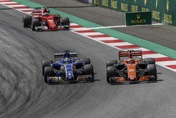 Stoffel Vandoorne, McLaren MCL32 and Marcus Ericsson, Sauber C36