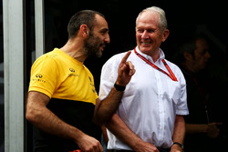 Cyril Abiteboul, Renault Sport F1 Managing Director with Dr Helmut Marko, Red Bull Motorsport Consultant