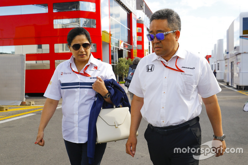 Monisha Kaltenborn, Team Principal and CEO, Sauber, Masashi Yamamoto, General Manager of Honda Motorsports