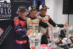 Karol Basz, Kosmic; Pedro Hiltbrand, CRG; y Felice Tiene, CRG, en la rueda de prensa del CIK FIA World Championship