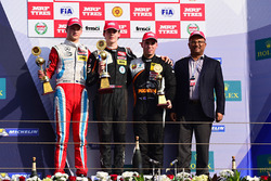Yarış galibi Harrison Newey, 2. Joey Mawson, 3. Ralf Aron