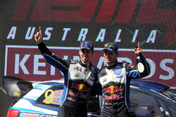 Podio: i vincitori Andreas Mikkelsen, Anders Jäger, Volkswagen Polo WRC, Volkswagen Motorsport