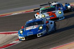 #78 KCMG Porsche 911 RSR: Christian Ried, Wolf Henzler, Joël Camathias, #86 Gulf Racing Porsche 911
