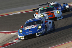 #78 KCMG Porsche 911 RSR: Christian Ried, Wolf Henzler, Joël Camathias, #86 Gulf Racing Porsche 911