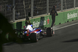 Daniil Kvyat, Scuderia Toro Rosso STR12, retires, technical issues