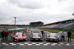 Gruppenfoto: Die DTM-Fahrer 2017 mit Gerhard Berger, ITR; Dieter Gass, Audi; Jens Marquardt, BMW; Ullrich Fritz, Mercedes; Florian Zitzlsperger, ITR