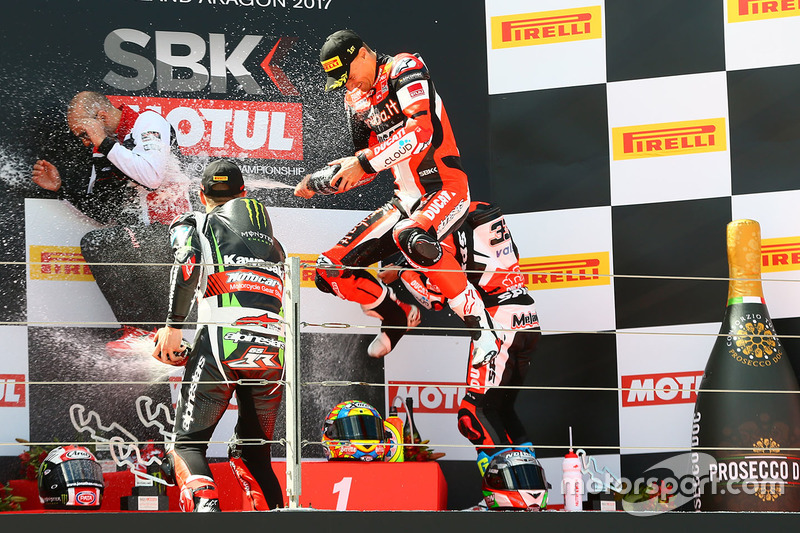 Podium: ganador de la carrera Chaz Davies, Ducati Team, segundo clasificado Jonathan Rea, Kawasaki R