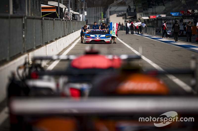 #67 Ford Chip Ganassi Racing Ford GT: Andy Priaulx, Harry Tincknell