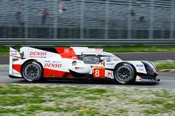 #8 Toyota Gazoo Racing Toyota TS050 Hybrid: Anthony Davidson, Nicolas Lapierre, Kazuki Nakajima