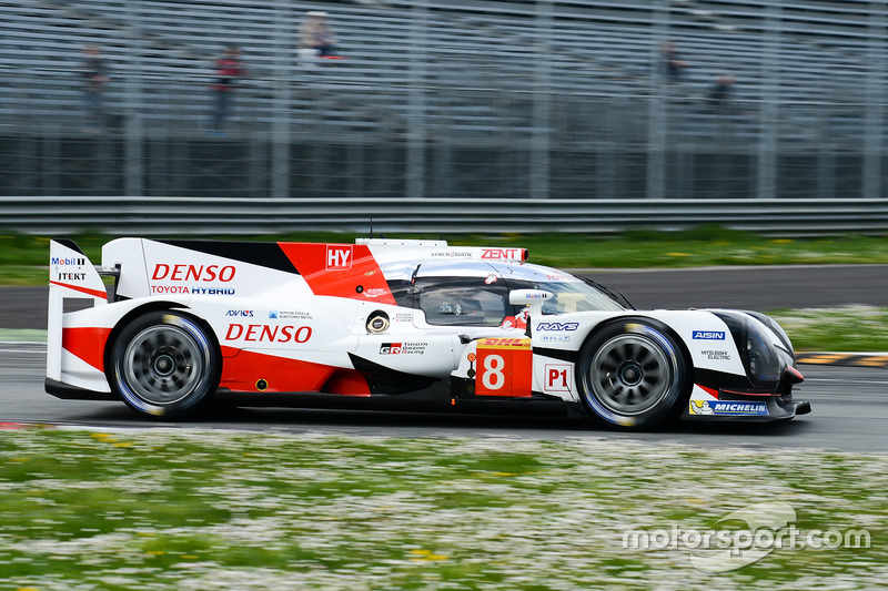 #8 Toyota Gazoo Racing Toyota TS050 Hybrid: Anthony Davidson, Nicolas Lapierre, Kazuki Nakajima