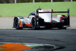 #2 Porsche Team Porsche 919 Hybrid: Timo Bernhard, Earl Bamber, Brendon Hartley