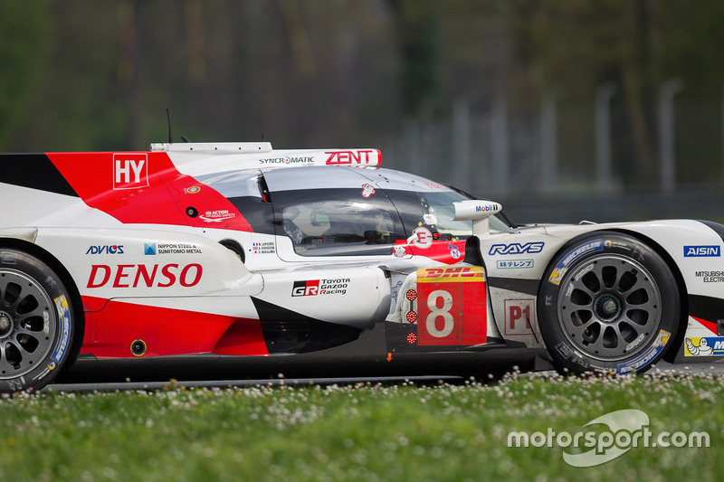 #8 Toyota Gazoo Racing Toyota TS050 Hybrid: Anthony Davidson, Nicolas Lapierre, Kazuki Nakajima