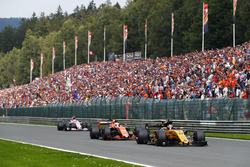 Nico Hulkenberg, Renault Sport F1 Team RS17, Fernando Alonso, McLaren MCL32, Esteban Ocon, Sahara Force India F1 VJM10