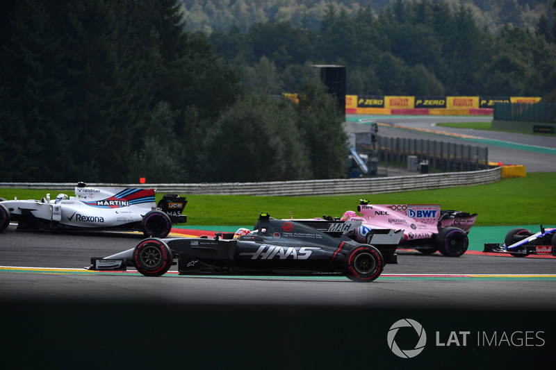 Кевін Магнуссен, Haas F1 Team VF-17, за межами траси