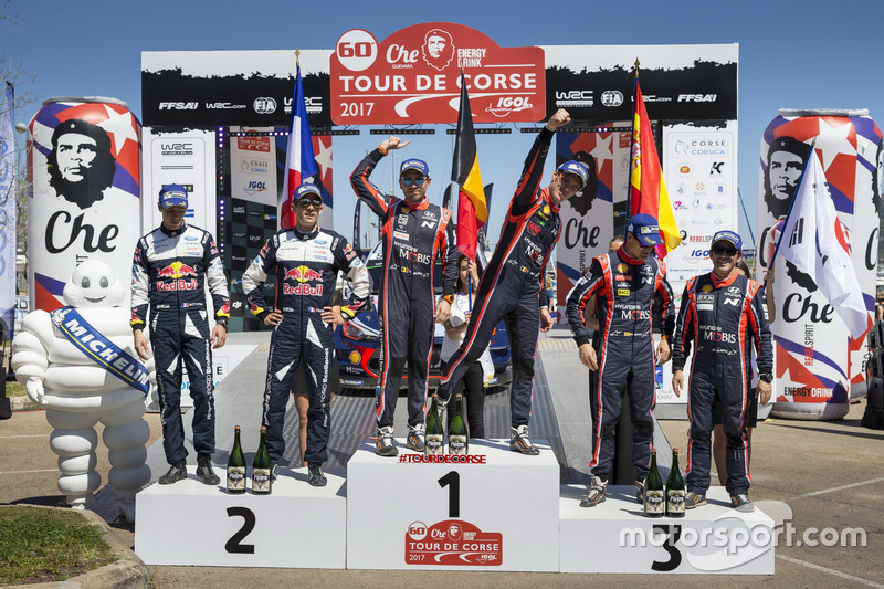 Podio: i vincitori Thierry Neuville, Nicolas Gilsoul, Hyundai i20 Coupe WRC, Hyundai Motorsport, al secondo posto Sébastien Ogier, Julien Ingrassia, M-Sport, Ford Fiesta WRC, al terzo posto Dani Sordo, Marc Marti, Hyundai Motorsport, Hyundai i20 Coupe WRC