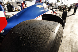 Conor Daly, A.J. Foyt Enterprises Chevrolet, tire