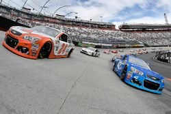 Kyle Larson, Chip Ganassi Racing Chevrolet and Chase Elliott, Hendrick Motorsports Chevrolet on the pace laps