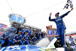 Race winner Jimmie Johnson, Hendrick Motorsports Chevrolet