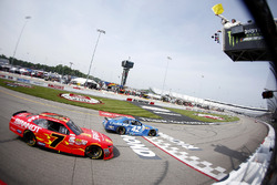 Kyle Larson, Chip Ganassi Racing Chevrolet takes the checkered flag in front of Justin Allgaier, JR Motorsports Chevrolet