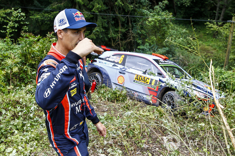Dani Sordo, Hyundai Motorsport after crashing