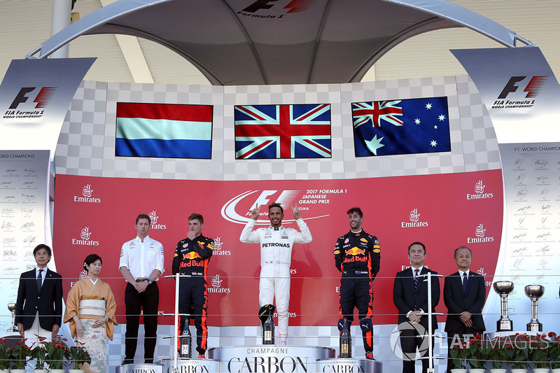 Podio: il vincitore della gara Lewis Hamilton, Mercedes AMG F1, il secondo classificato Max Verstappen, Red Bull Racing, il terzo classificato Daniel Ricciardo, Red Bull Racing, James Vowles, Chief Strategist Mercedes AMG F1