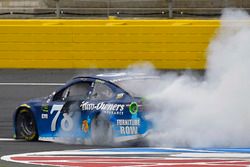 Ganador de la carrera Martin Truex Jr., Furniture Row Racing Toyota