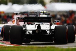 Lance Stroll, Williams FW40, derrière Sergio Perez, Sahara Force India F1 VJM10