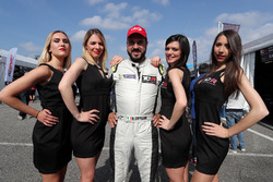 Daniele Cappellari, CRC - Cappellari Reparto Corse, SEAT León TCR with Grid girls