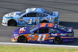 Denny Hamlin, Joe Gibbs Racing, Toyota; Kevin Harvick, Stewart-Haas Racing, Ford
