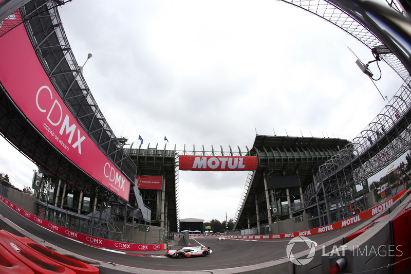 #2 Porsche Team Porsche 919 Hybrid: Timo Bernhard, Earl Bamber, Brendon Hartley