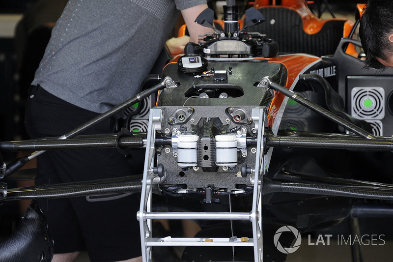 McLaren MCL32 front suspension and chassis detail