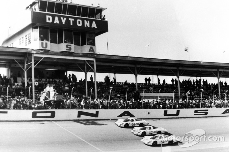 Porsche Works Team terminó 1º, 2º y 3º