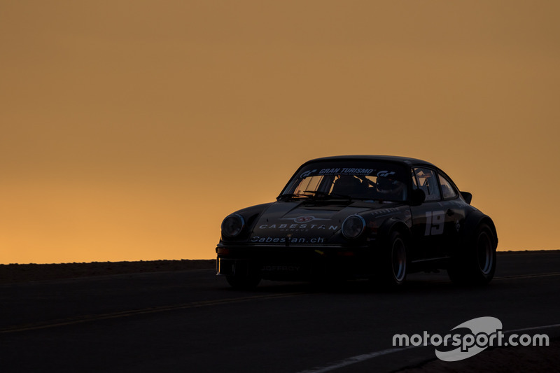 #19 Porsche 911 SC 3.0l Gr4: Laure Many