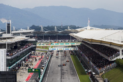Lewis Hamilton, Mercedes AMG F1 W08, at the formation lap