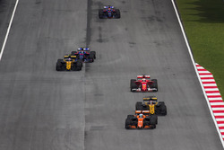 Fernando Alonso, McLaren MCL32, Nico Hulkenberg, Renault Sport F1 Team RS17, Sebastian Vettel, Ferrari SF70H, Jolyon Palmer, Renault Sport F1 Team RS17