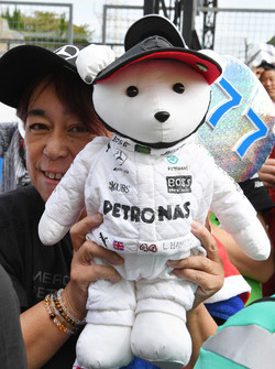 Fan and Mercedes AMG F1 bear