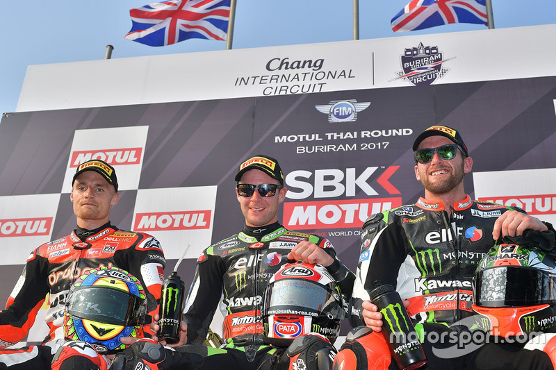Podio: il vincitore della gara Jonathan Rea, Kawasaki Racing, il secondo classificato Chaz Davies, Ducati Team, terzo classificato Tom Sykes, Kawasaki