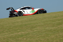 #91 Porsche Team Porsche 911 RSR: Richard Lietz, Frédéric Makowiecki