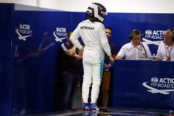 Valtteri Bottas, Mercedes AMG F1 in parc ferme weigh-in area
