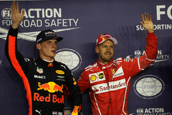 Max Verstappen, Red Bull Racing e il poleman Sebastian Vettel, Ferrari festeggiano nel parco chiuso