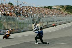 Checkered flag for Nicky Hayden, Repsol Honda Team