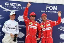 Ganador de la pole Kimi Raikkonen, Ferrari, segundo Sebastian Vettel, Ferrari y tercero Valtteri Bot