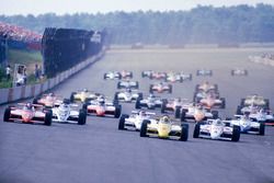 Start: Rick Mears, March 84C Cosworth leads Mario Andretti, Lola T800 Cosworth