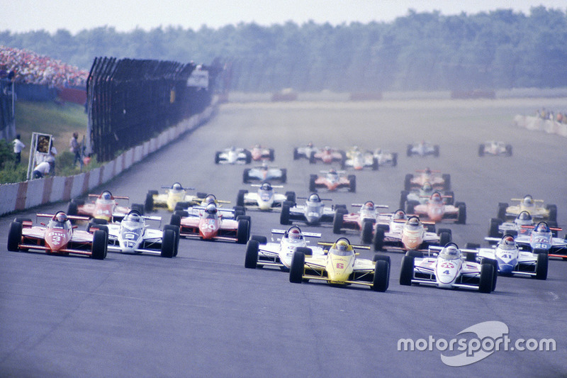 Start: Rick Mears, March 84C Cosworth leads Mario Andretti, Lola T800 Cosworth