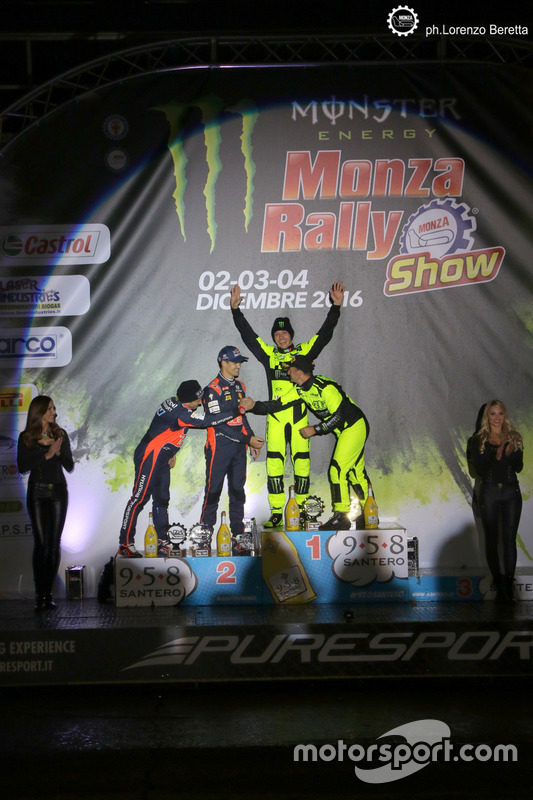 Podio: i vincitori Valentino Rossi e Carlo Cassina, secondo posto per Daniel Sordo e Marc Marti